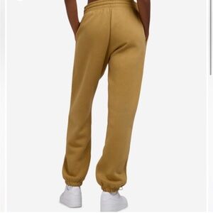 Aritzia TNA Cozy AF women’s joggers